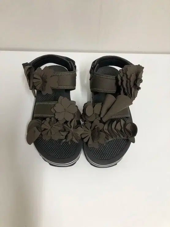230 サイズ スコマボニー ボールド コサージュ フラワー サンダル