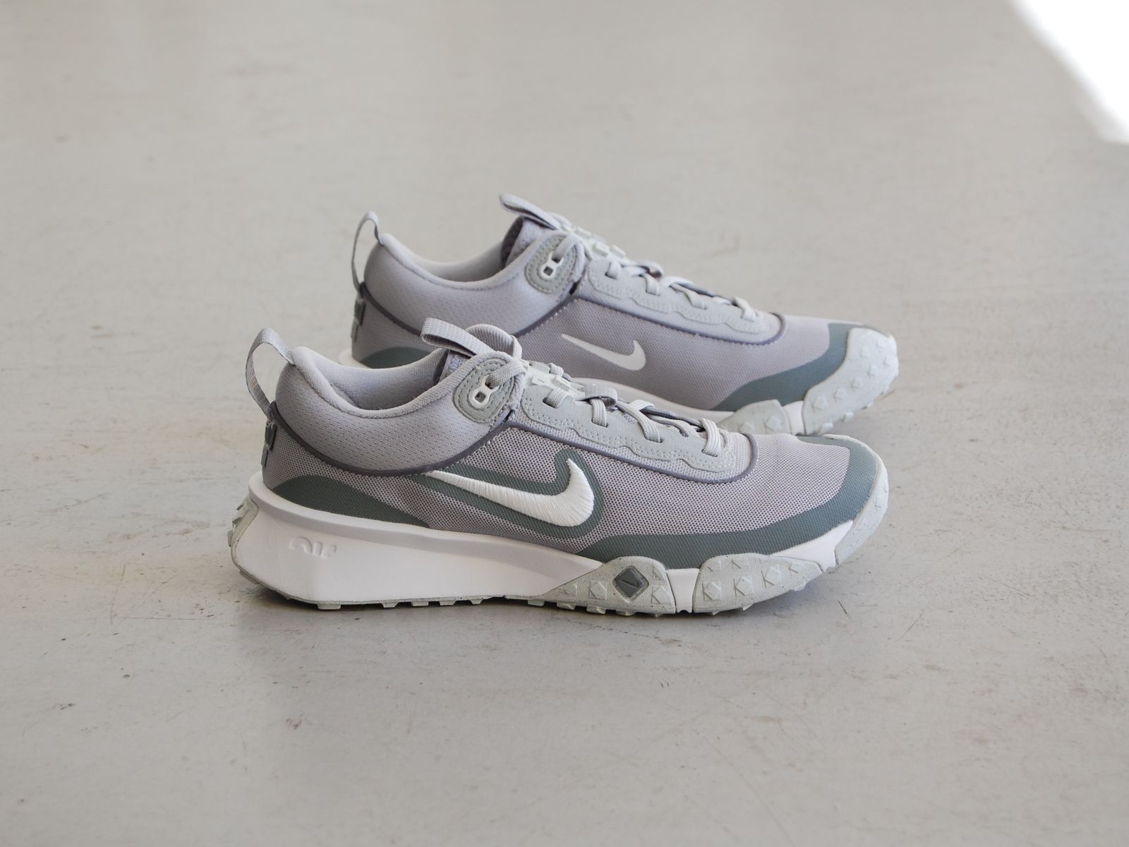 NIKE Air Diamond Varsity Turf Wolf Grey/White/Pure Platinum ナイキ エア ダイアモンド  ヴァーシティ ターフ 灰 野球 トレーニング トレシュー アメリカ 海外 - メルカリ