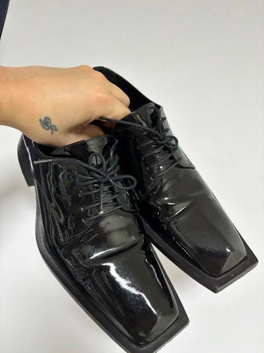 Martine Rose 三角形 スクエアトゥ ダービー レザーシューズ Martine Rose 三角形 スクエアトゥ ダービー レザーシューズ