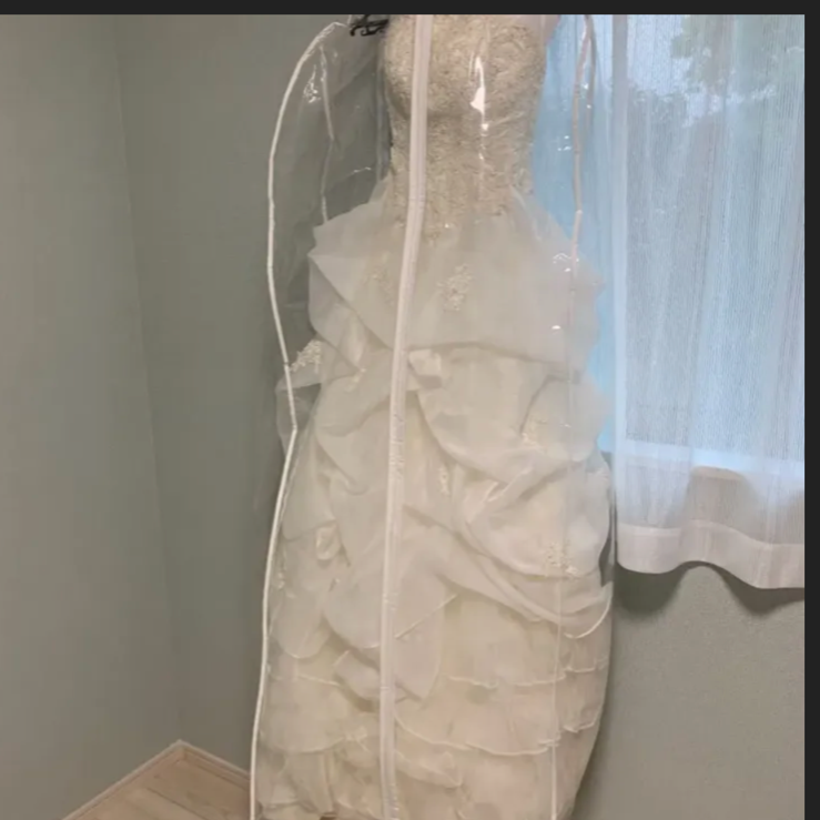 メルカリshops ウェディングドレス 40万円相当