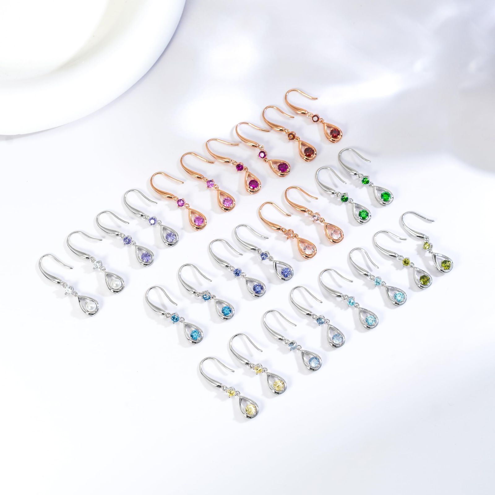 新着商品】揺れる ピアス レディース「しずくの花」 フックピアス