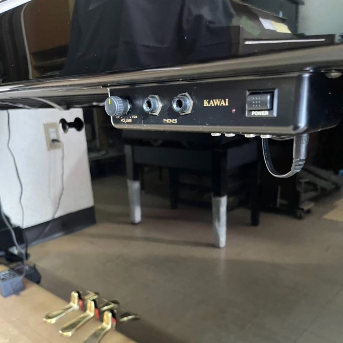 ピアノ調律師の店】アップライトピアノ カワイ KAWAI K70AT 純正消音器付 中古ピアノ 美品 人気モデル ※送料別途要 - メルカリ