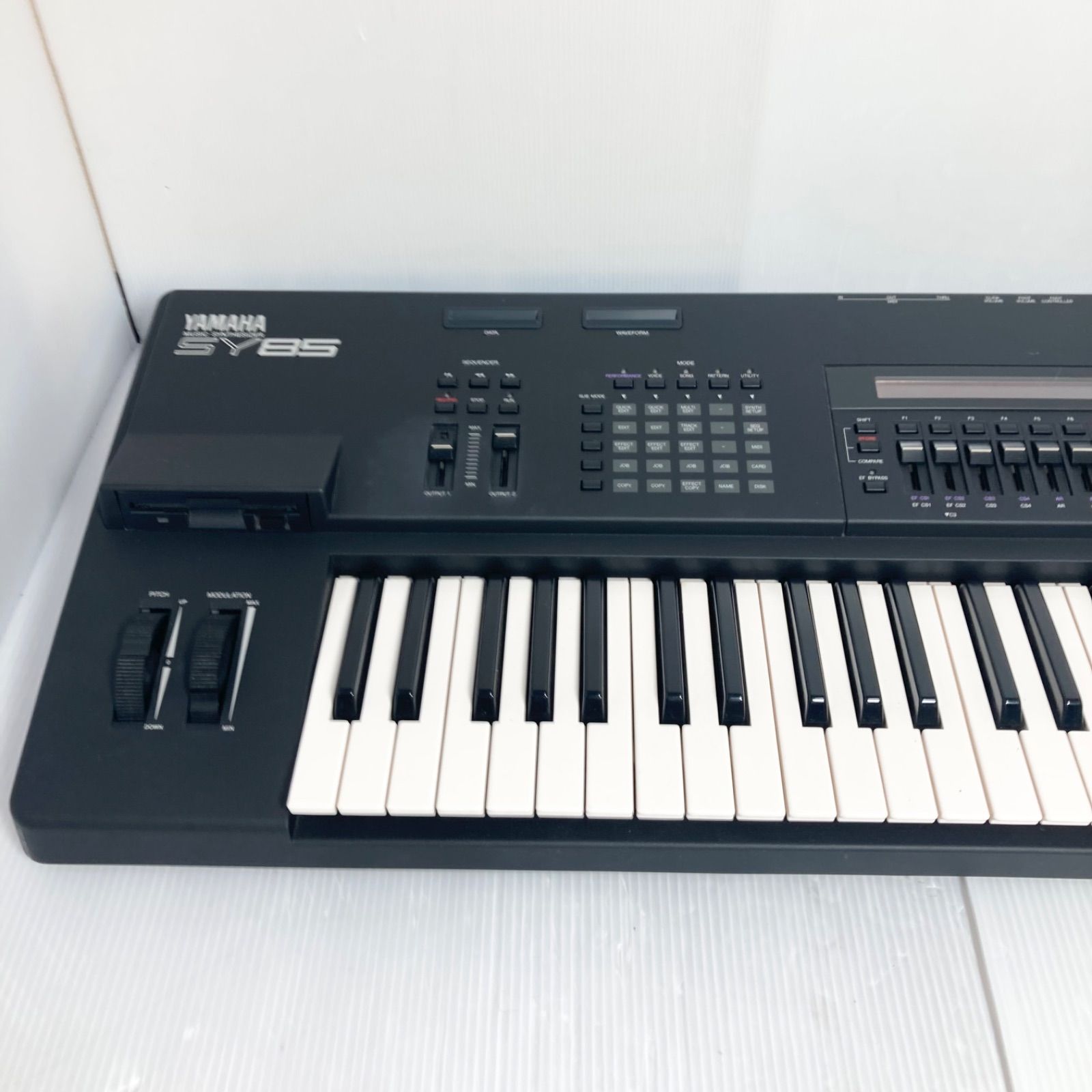 シンセサイザー