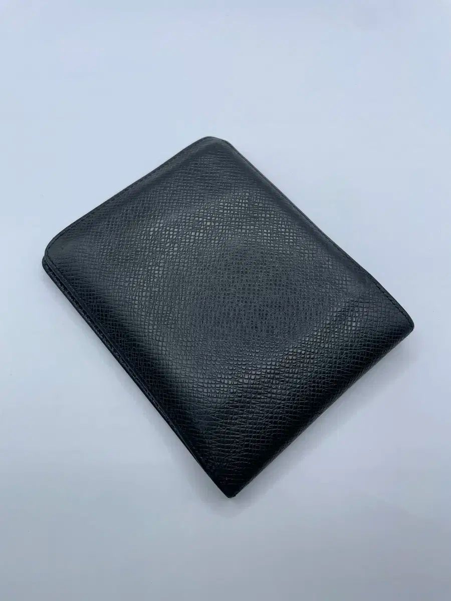 お値下げしました。LOUIS VUITTON タイガ　黒 レザー 二つ折り財布 LOUIS VUITTON(ルイヴィトン) / 2つ折り財布/レザー/BLK/無地