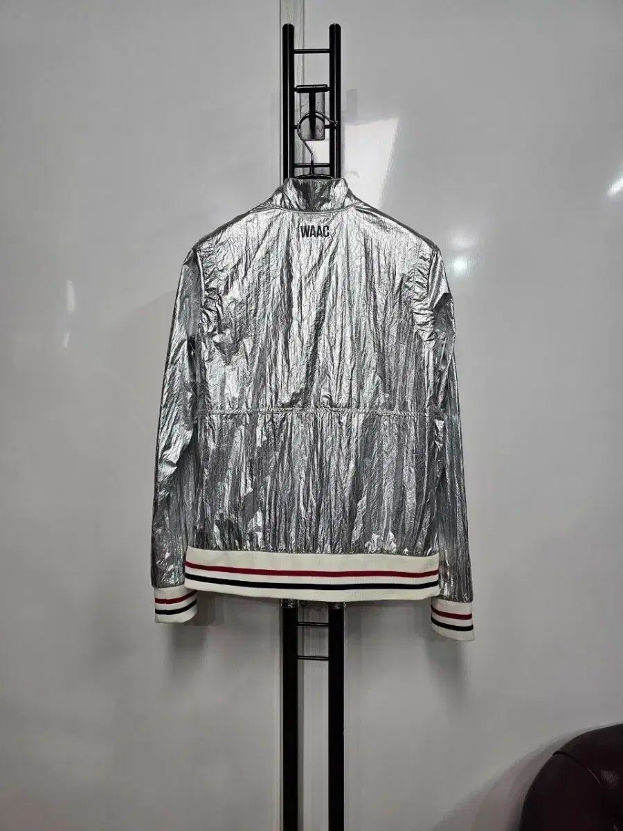 ジップアップウィンドブレーカー