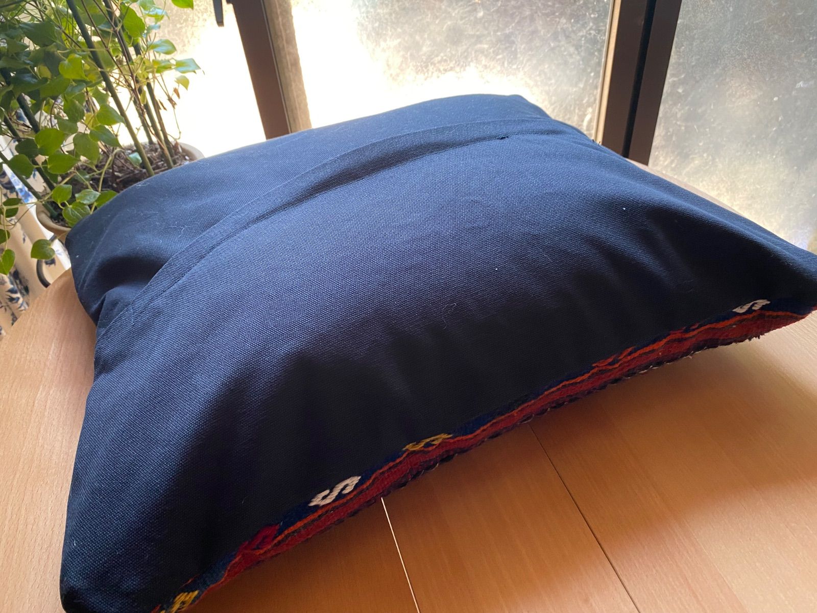 素晴らしいトルコのフェティエキリムで作ったクッションカバー総草木染見事なスマック織 48×55キリムのある素敵な暮らし