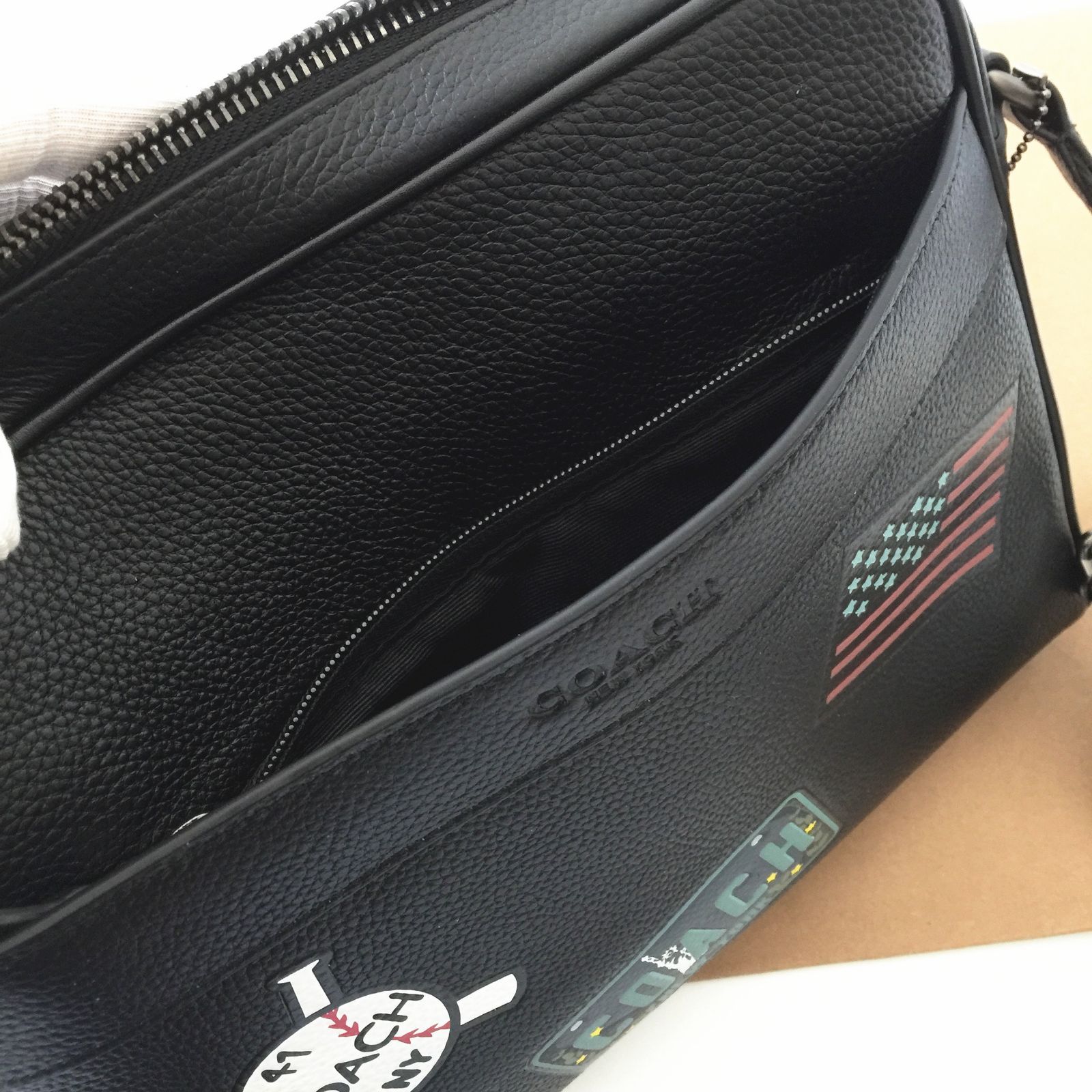 セール中】COACH コーチバッグ F26079 パッチワーク ショルダーバッグ フライトバッグ 斜めがけバッグ メンズバッグ クロスボディー  アウトレット品 新品未使用 - メルカリ