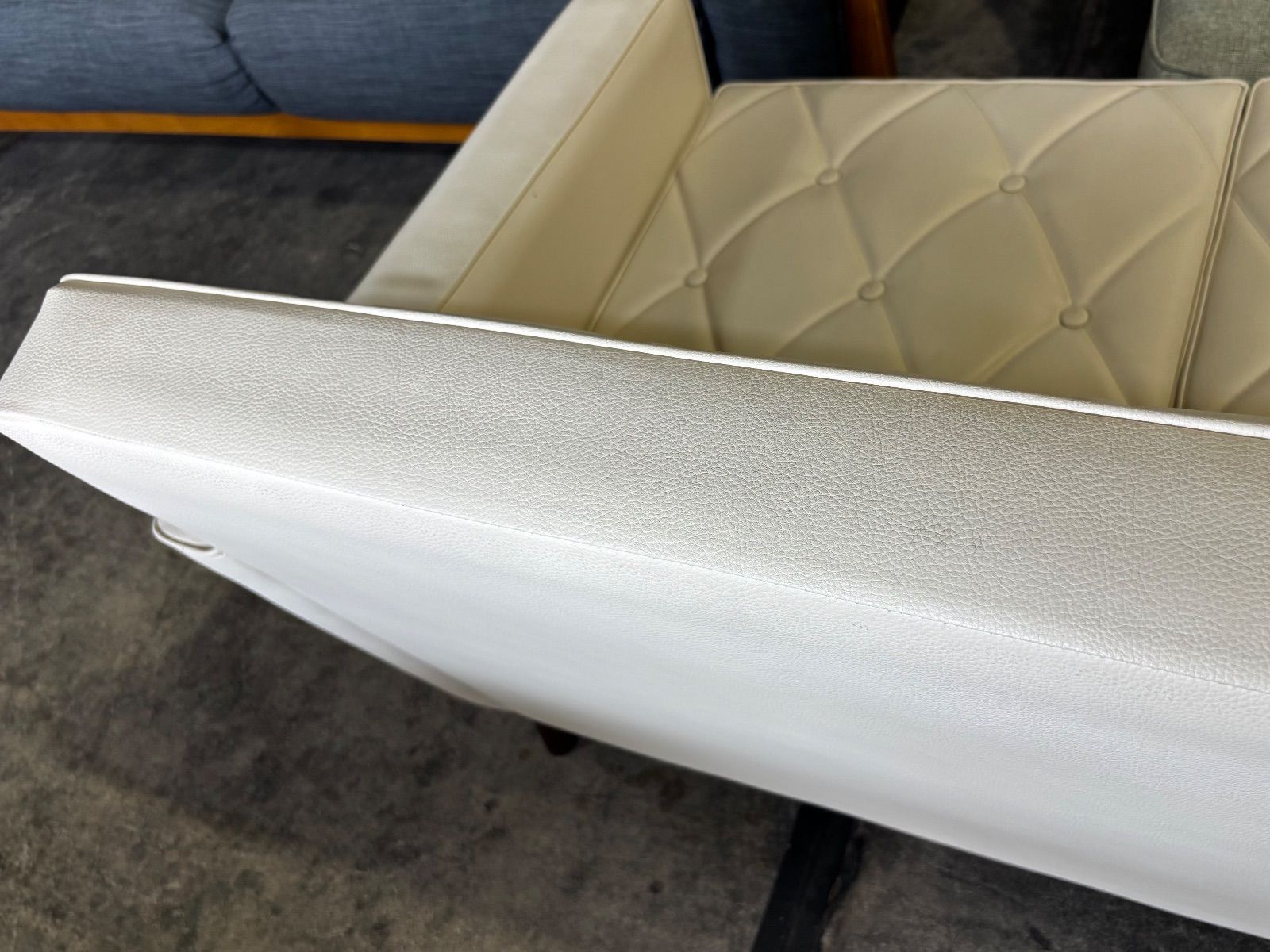 廃版色 カリモク60 ロビーチェア 3シーター スタンダードアイボリー カリモク60 ロビーチェア 3シーター スタンダードブラック