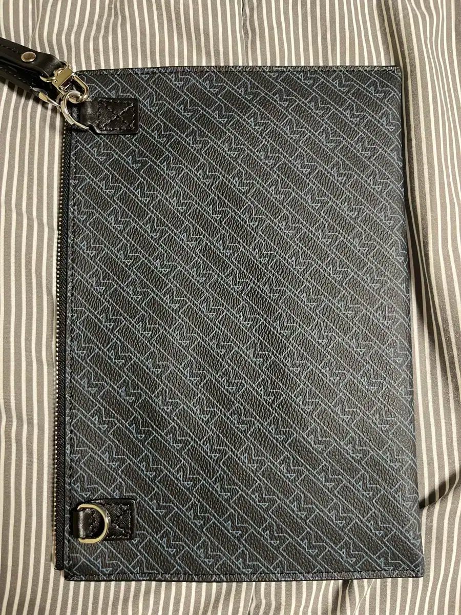 BLANC クラッチバッグ