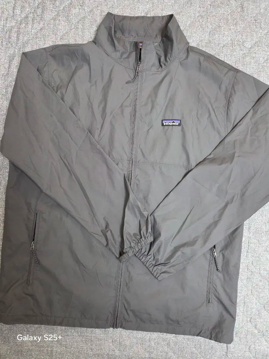 パタゴニア ウィンドブレーカー ジップアップ ジャケットです