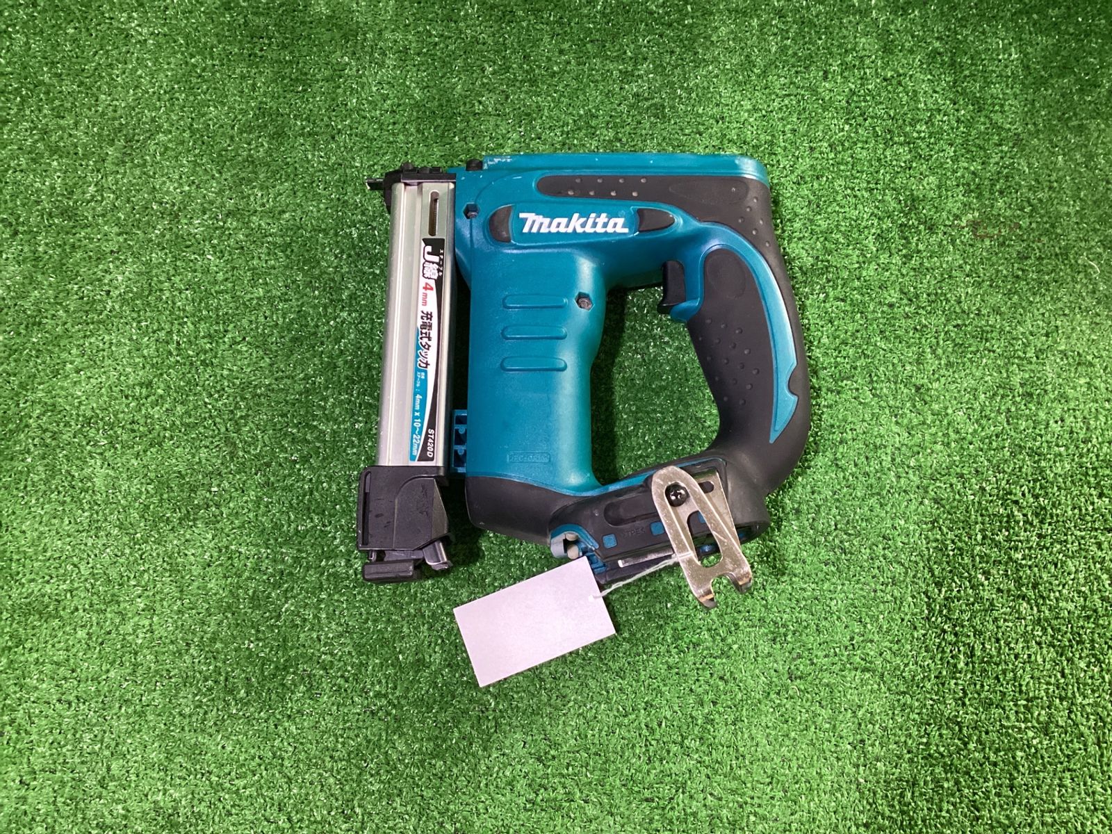 マキタ ST 420 D 充電式タッカ ケース有 バッテリ装着部損傷有 エ-228