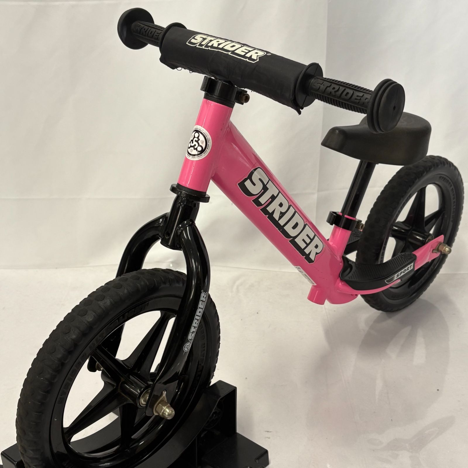ストライダー STRIDER スポーツモデル 12インチ ピンク　子供用自転車 ストライダー STRIDER スポーツモデル 12インチ ピンク 子供自転車ピンク