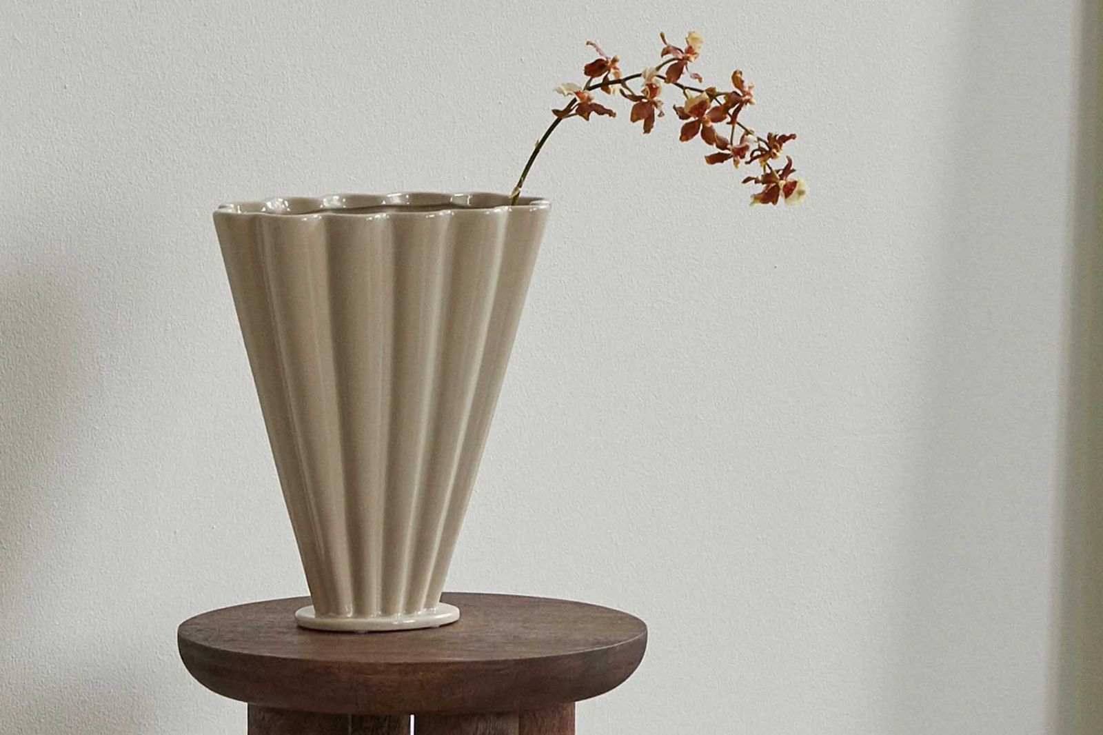 インテリア小物 NORDAL セラミック製のフラワーベース COLLA 高さ29cm 花瓶 花器 デコレーション オブジェ デンマークブランド/140x52216