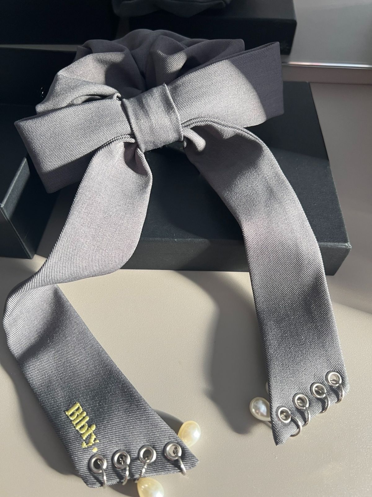 Bibiy DOLLY HAIR RIBBON シュシュ 表記なし グレー - メルカリ
