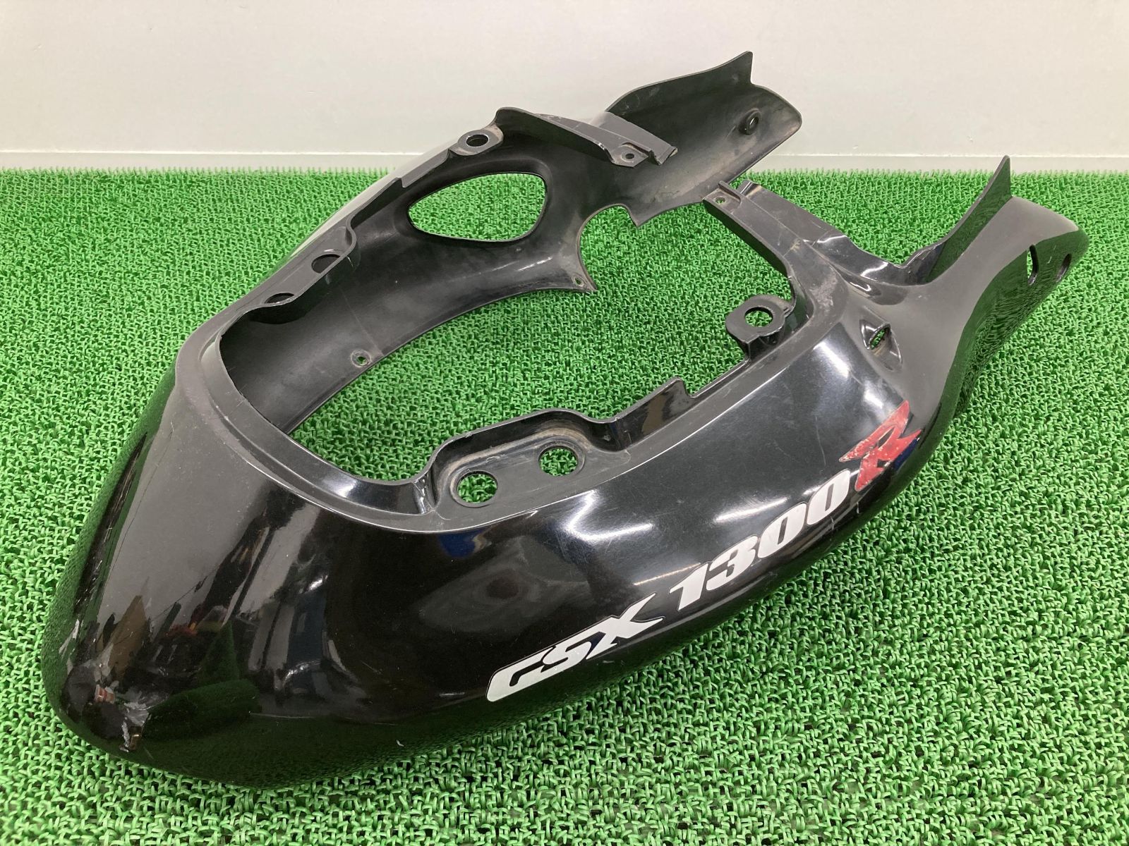 GSX1300Rハヤブサ テールカウル 黒 24F0 スズキ 純正 中古 バイク 部品 GW71A シートカウル 修復素材に コケキズ無し 品薄 車検 Genuine