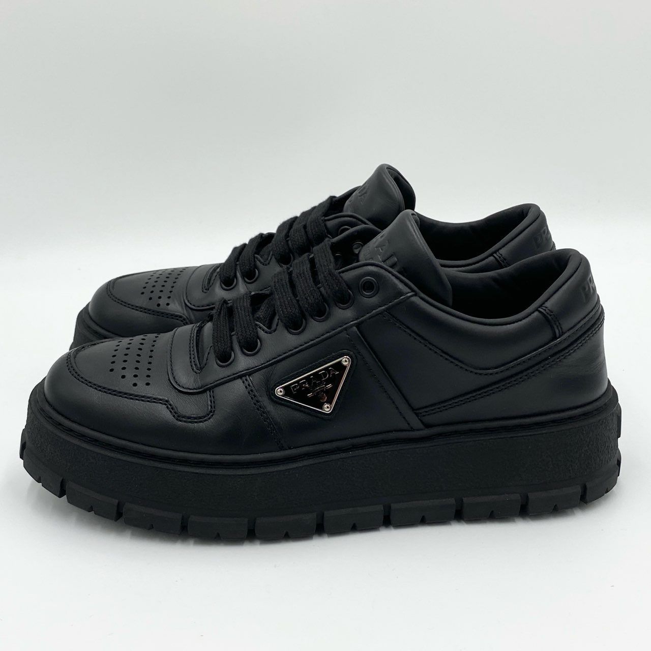 【美品】PRADA　スニーカー　レザー　ブラック　ローカット　24cm 美品】PRADA スニーカー レザー ブラック ローカット 24cm