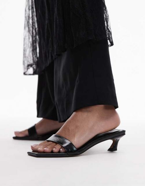 【送料無料】 トップショップ レディース サンダル シューズ  Inga square toe slip on mid heeled sandals in black Black