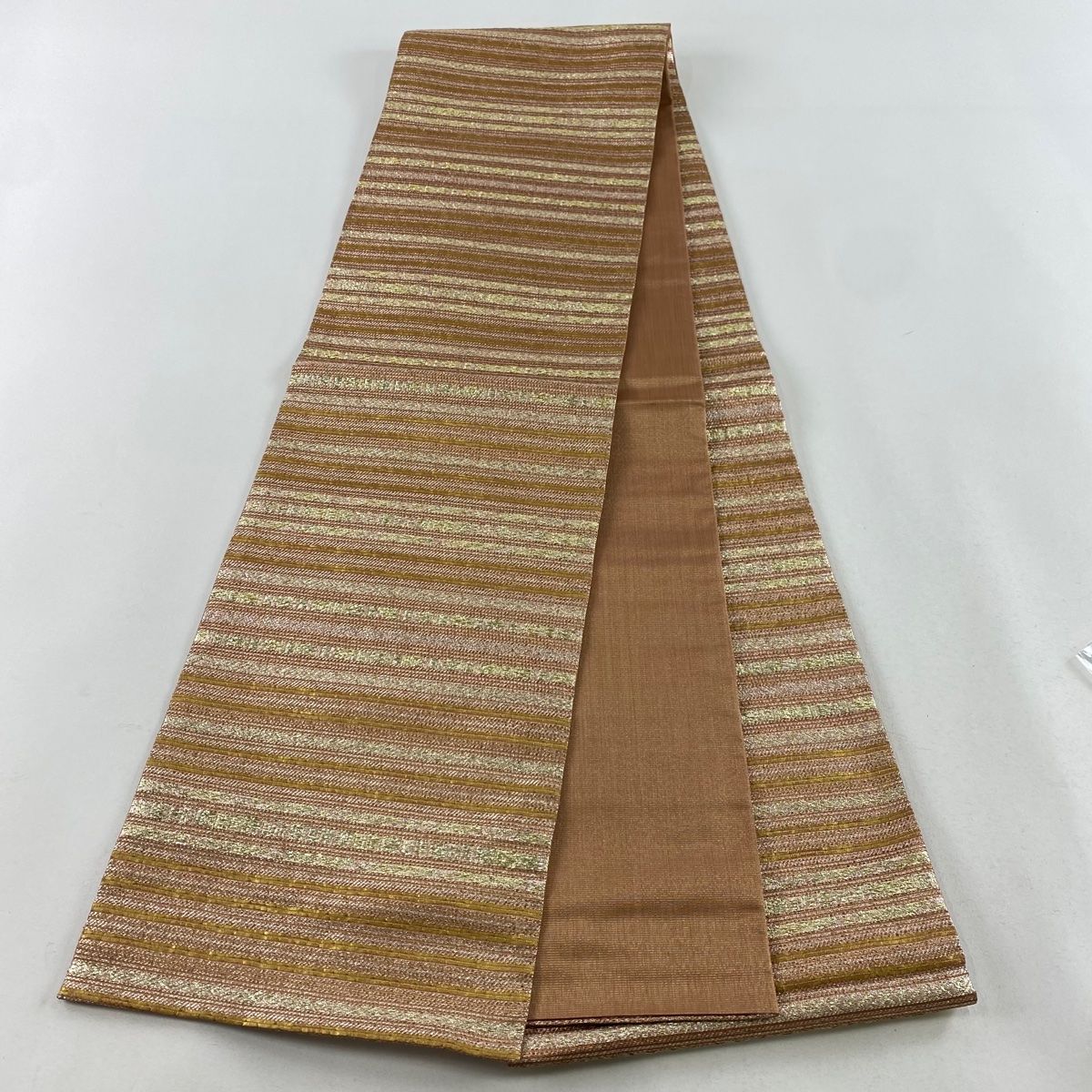 (最終市) No.2406 未使用シリーズ正絹菱縞箔袋帯　超美品 袋帯 美品 秀品 貴妃聚宝文 本金箔 金銀糸 金色 六通 正絹｜中古