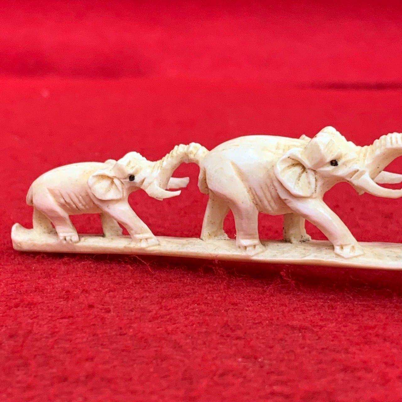 象牙風　マンモス・象　置物 象牙風 象 ゾウ置物 6頭 マンモス 彫刻 C - メルカリ