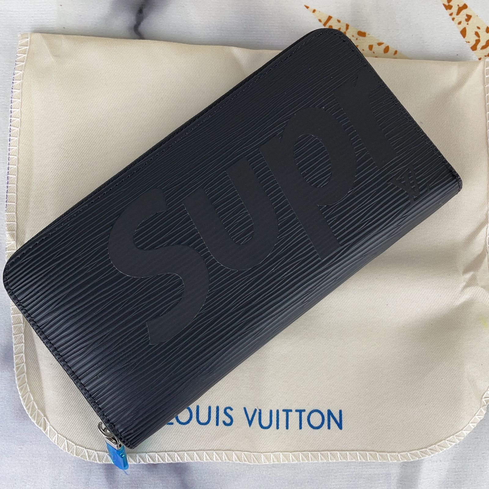 大人気 ❗️ LOUIS VUITTON ルイヴィトン 長財布 希少美品 LV ファスナー ブラック長財布 箱付き 匿名で即日発送