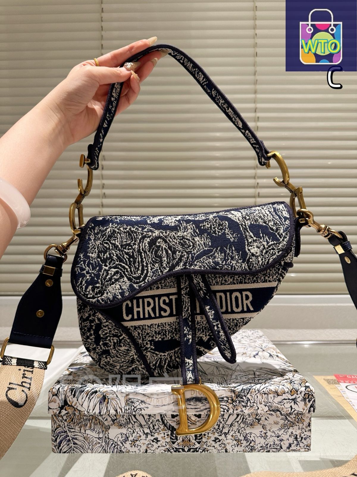 今日特価】Dior ディオール サドルシリーズ サドルの形状を模
