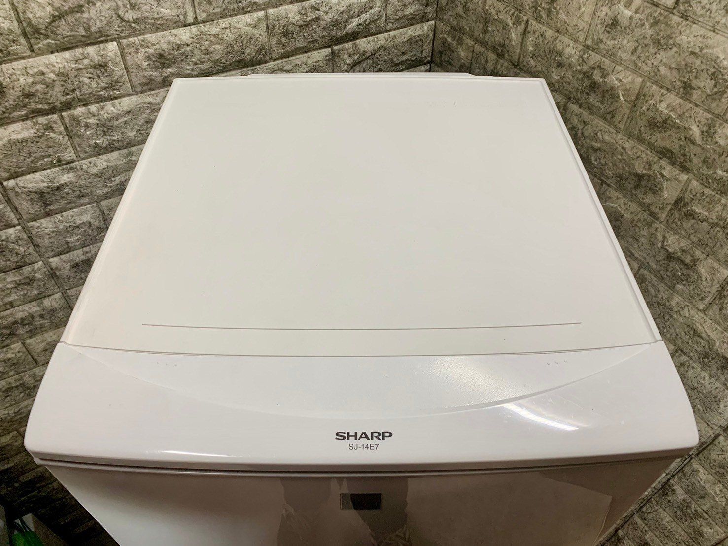 大阪送料無料☆3か月保証付き☆冷蔵庫☆シャープ☆2020年☆137L  