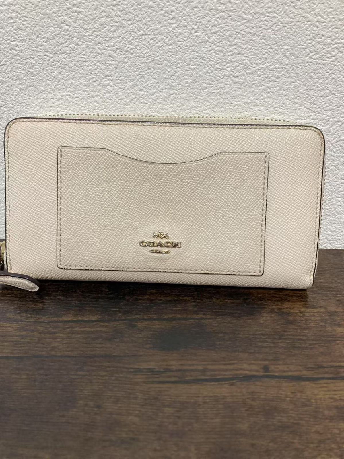 中古美品正規品】COACH 長財布 オフホワイト ラウンドジップ - メルカリ