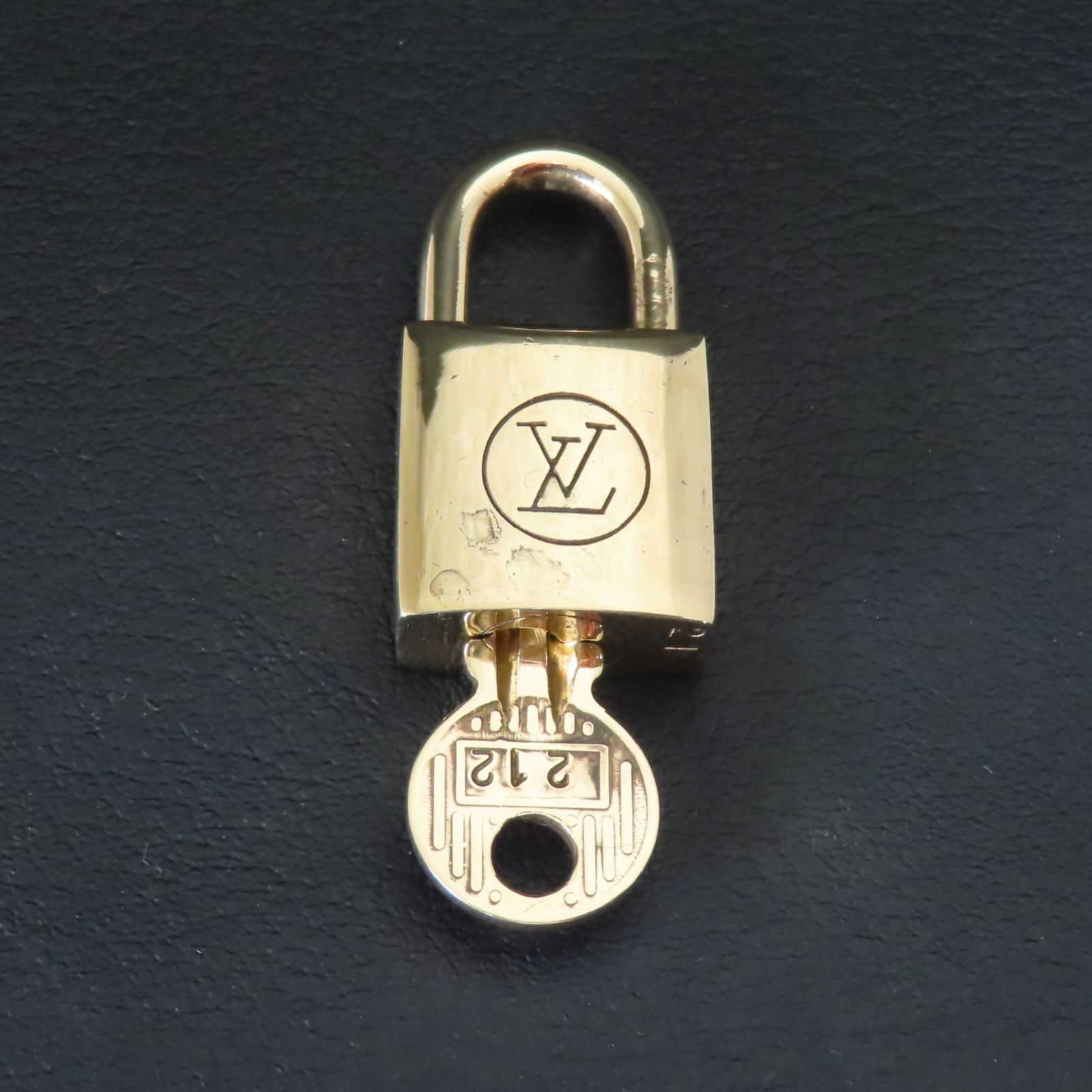 現行品　新品ルイヴィトン カデナ 南京錠 パドロック キー ゴールド677 美品 Louis Vuitton LV ルイビトン ルイヴィトン ヴィトン 212