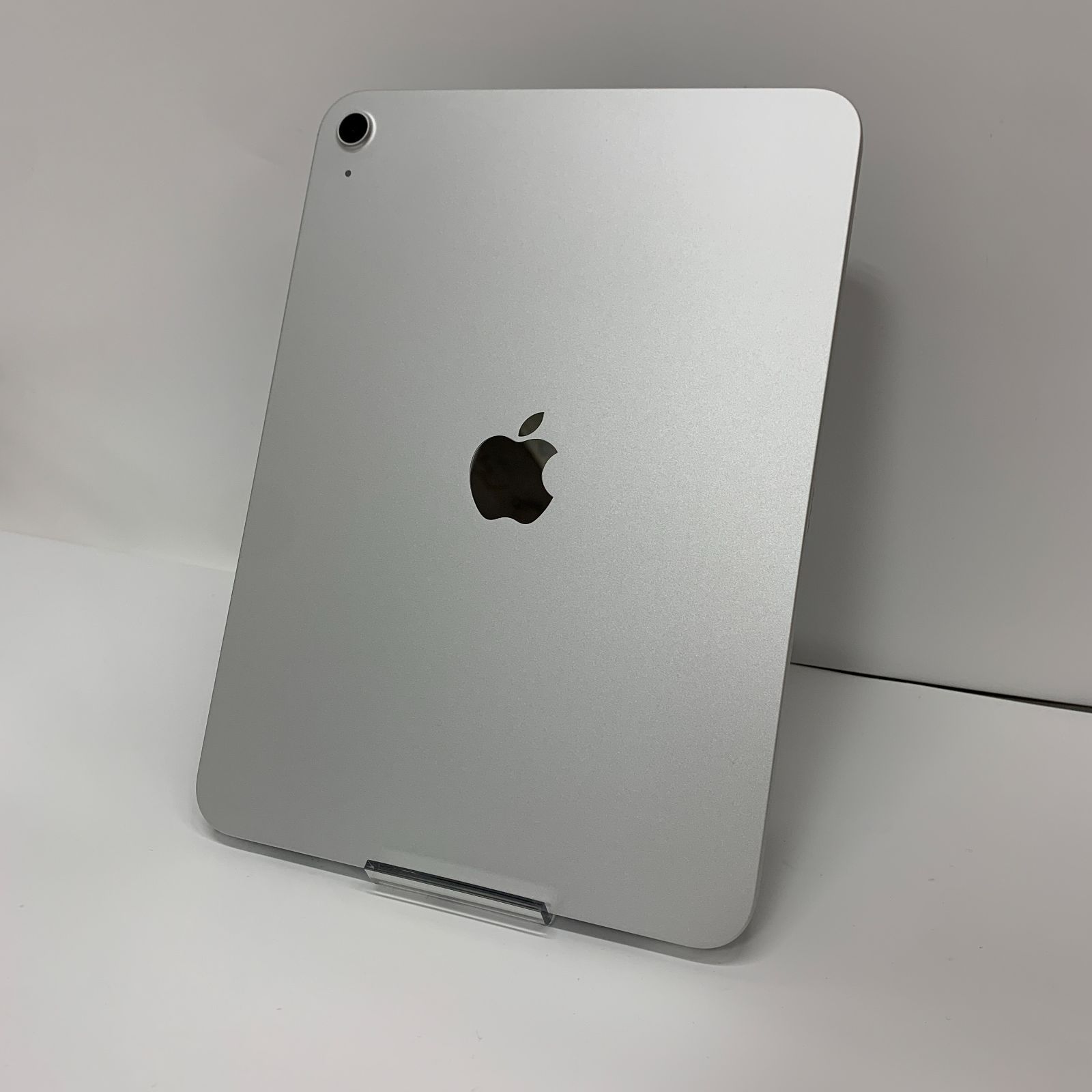 美品 iPad A16 シルバー Wi-Fi 128GB MD3Y4J/A たのめーる】Apple iPad(A16) Wi-Fiモデル 11型 128GB シルバー