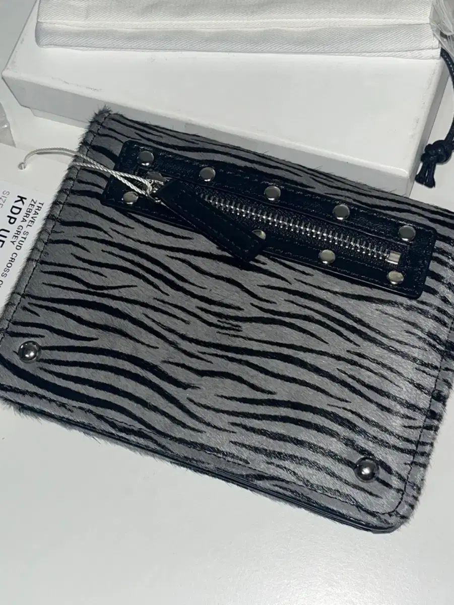 ディニット スタッド