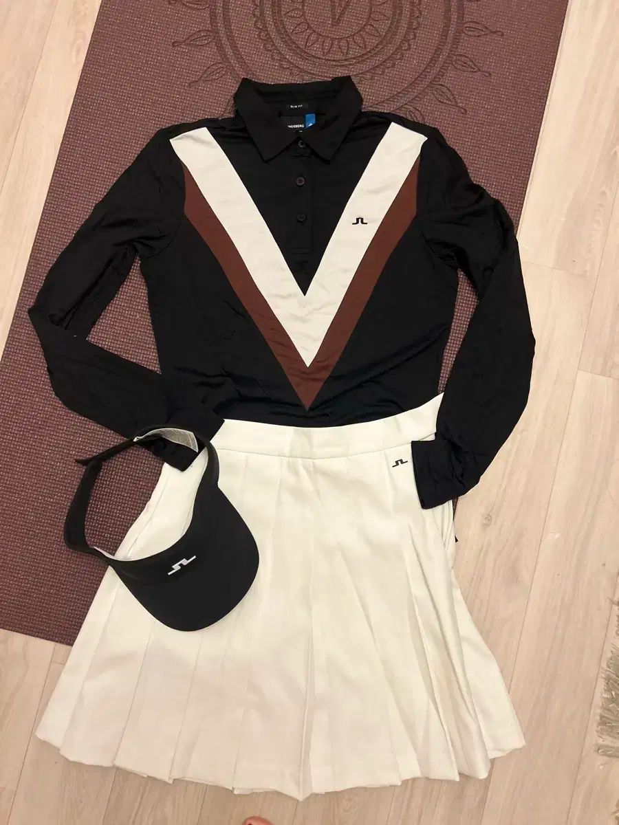 人気アイテムお得に購入！ J.LINDEBERG J.リンドバーグ J Lindeberg ゴルフT スモール