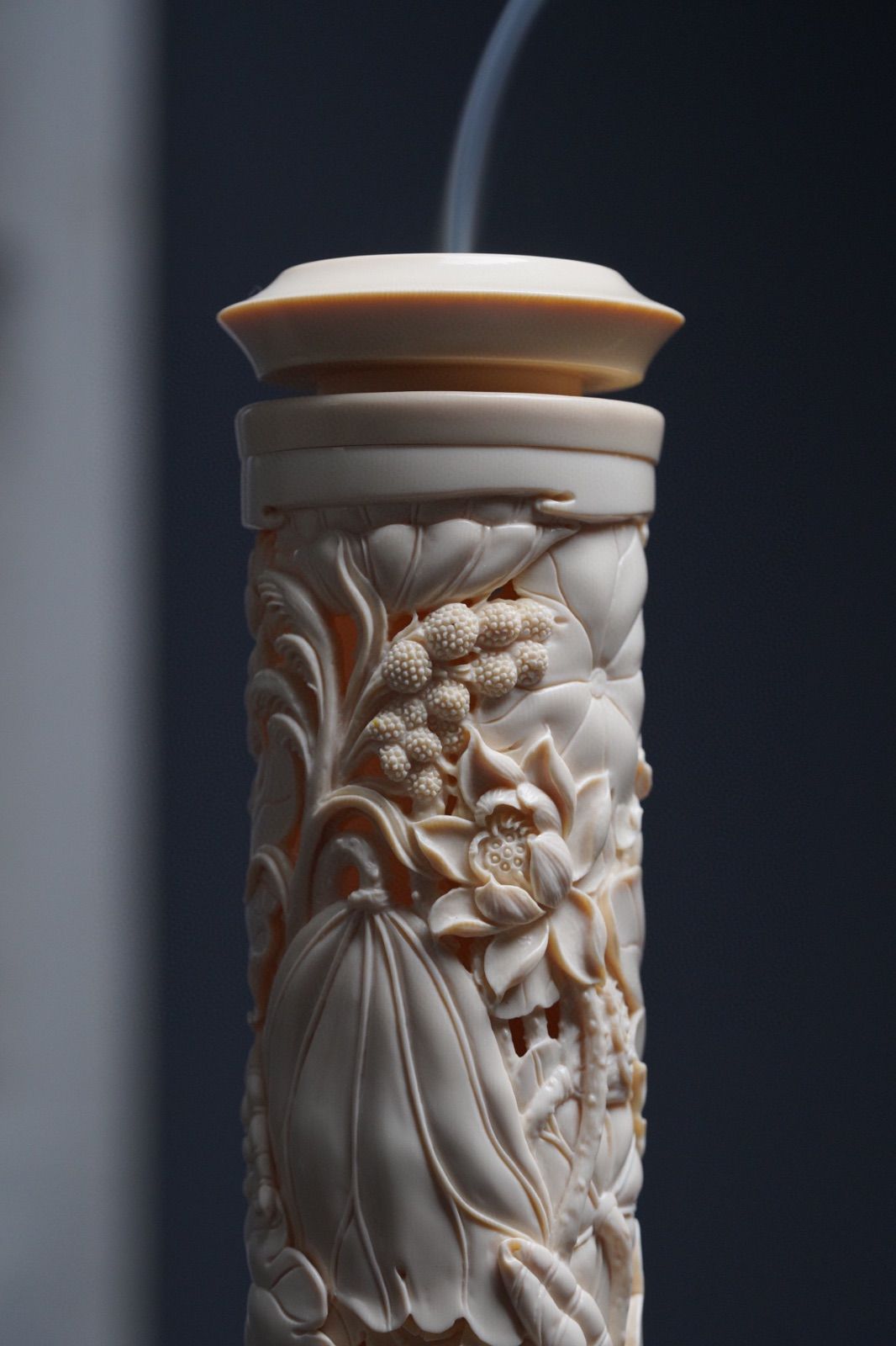 天然マンモス牙美しい手作り彫刻一鷺蓮昇香筒-