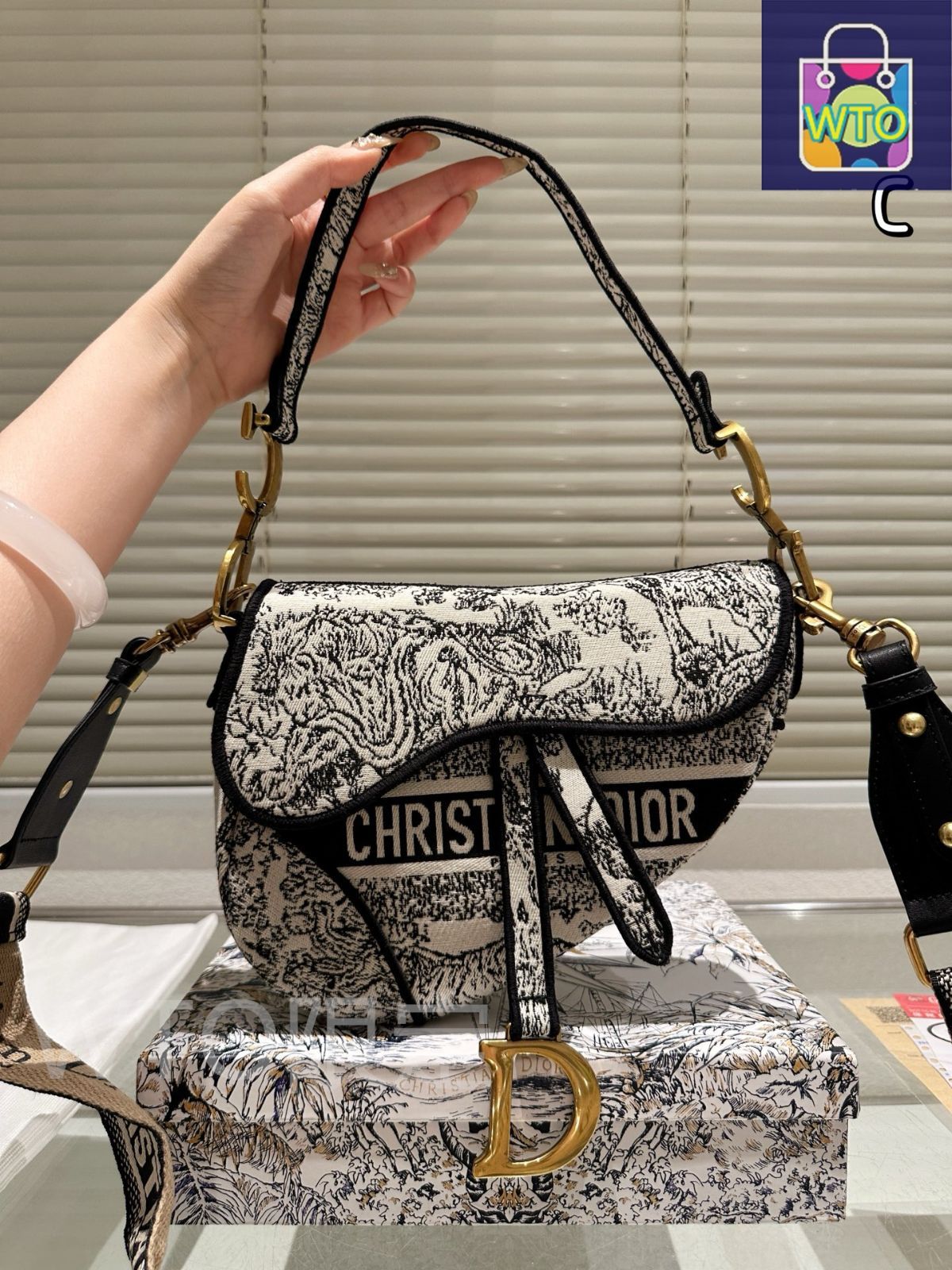 【美品】Dior Saddle バッグ ブラック Dior SADDLE BAG WITH STRAP M0455SLLO_M989 – BORDER-GARA