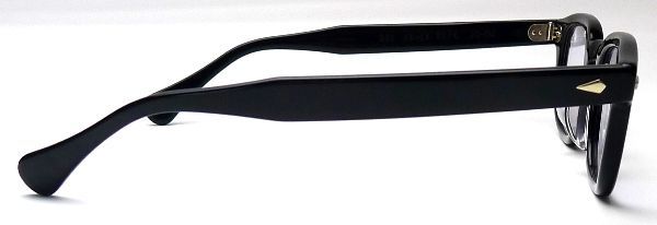 ジョニー・デップ氏も愛用の1950年代デザインのアーネルを復刻