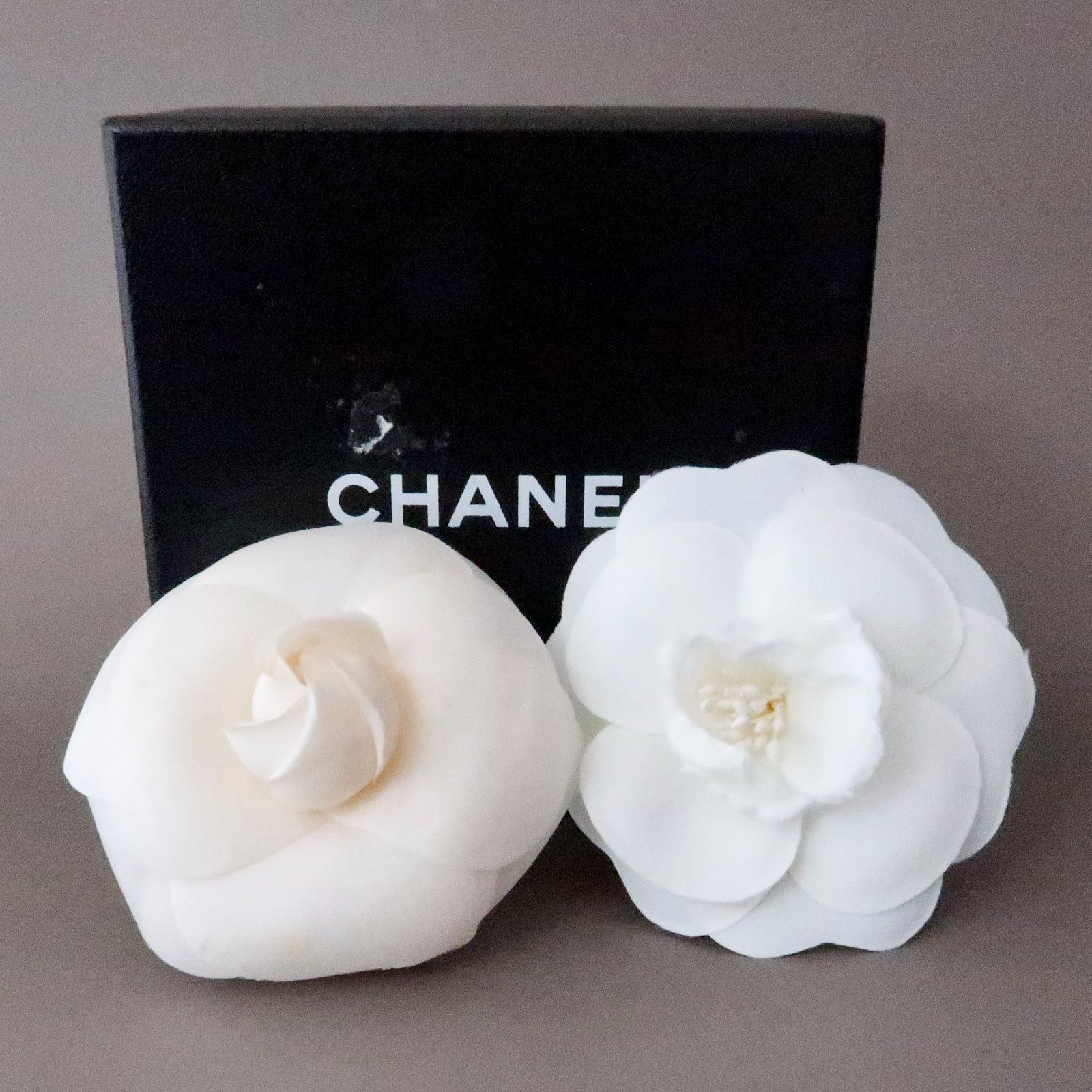 13,981円CHANEL　シャネル　カメリア　コサージュ　aq9652