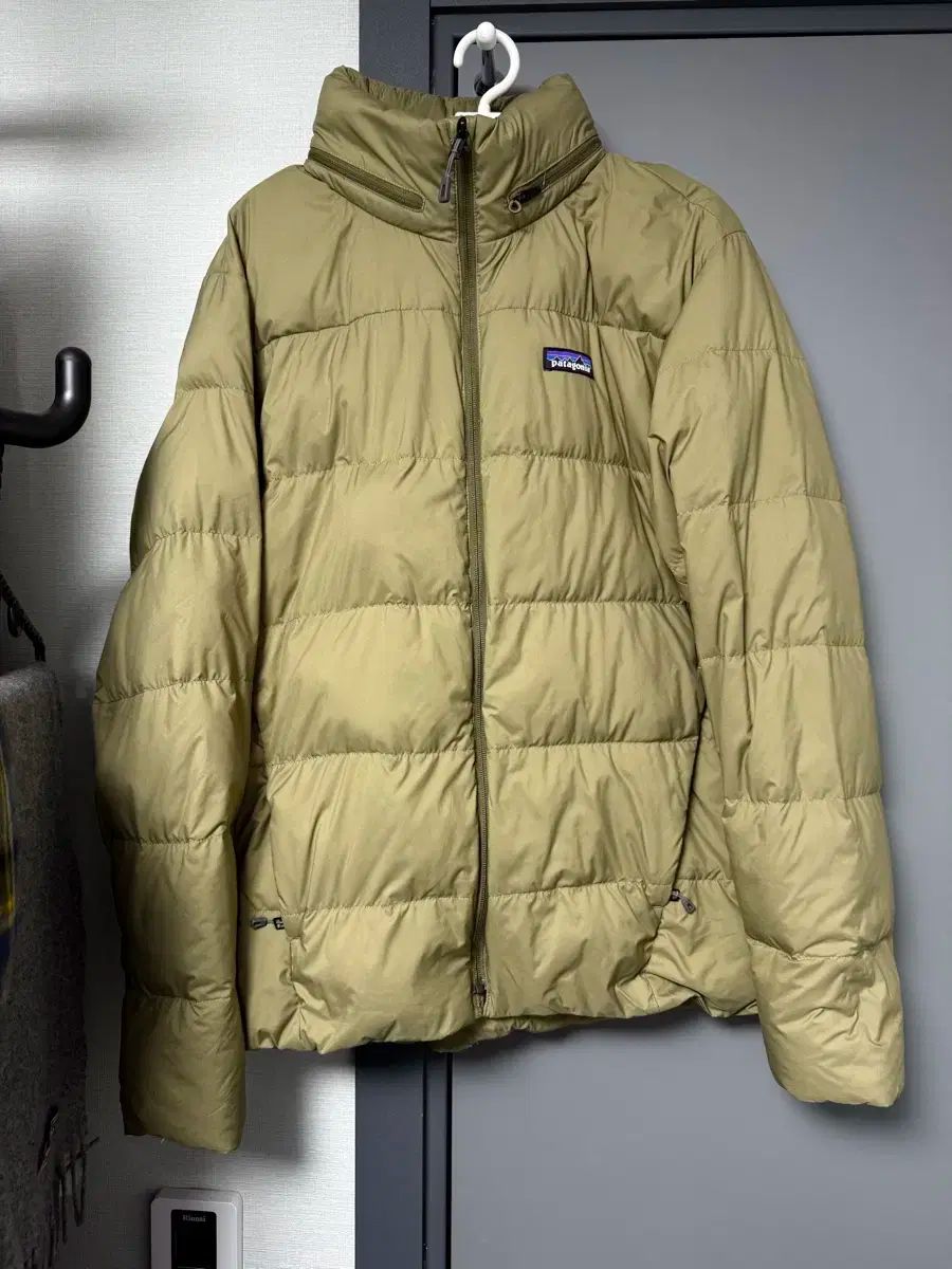 M patagonia(パタゴニア) サイレント ダウン ダウンジャケット