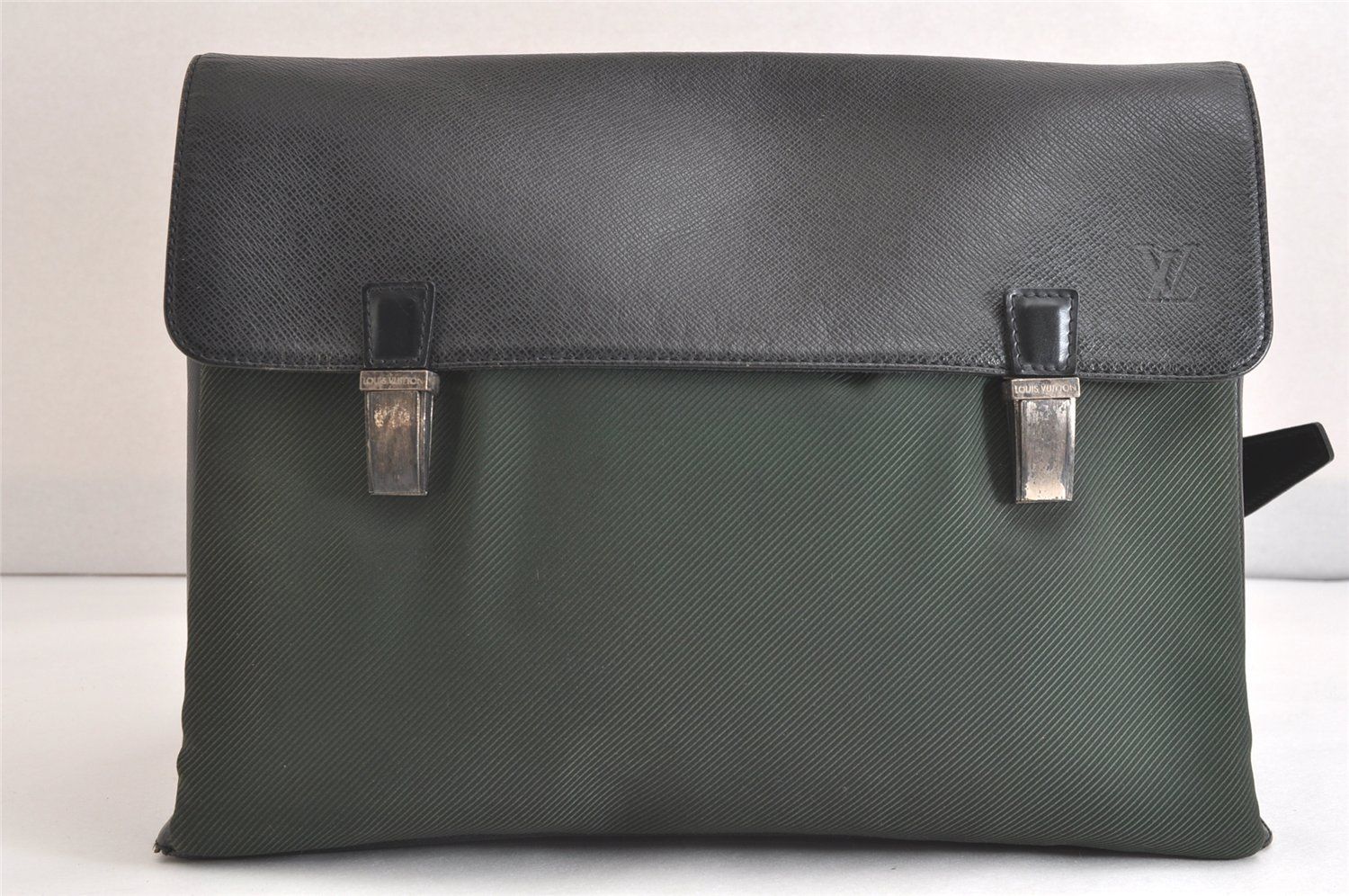 LOUIS VUITTON ルイヴィトン タイガ サラトヴ GM ショルダーバッグ