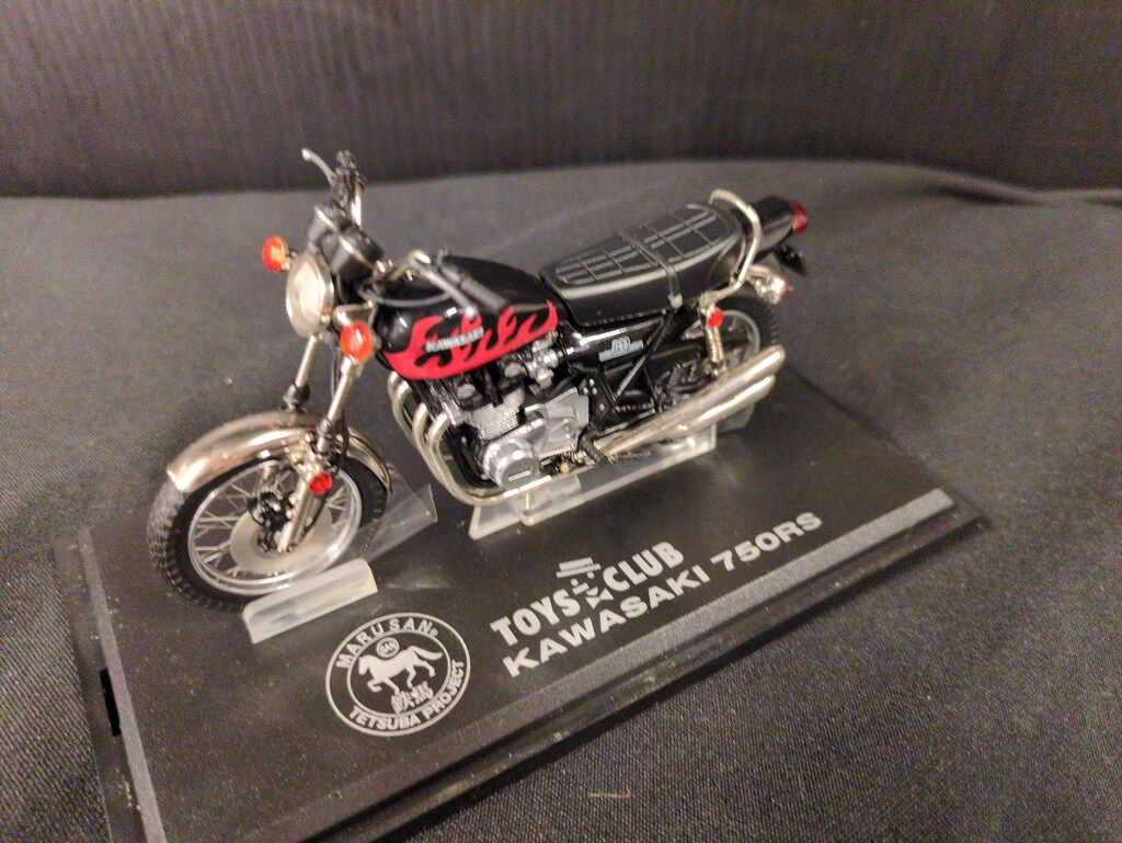マルサン 1/18鉄馬プロジェクト KAWASAKI 750RS #Black&Fire Custom