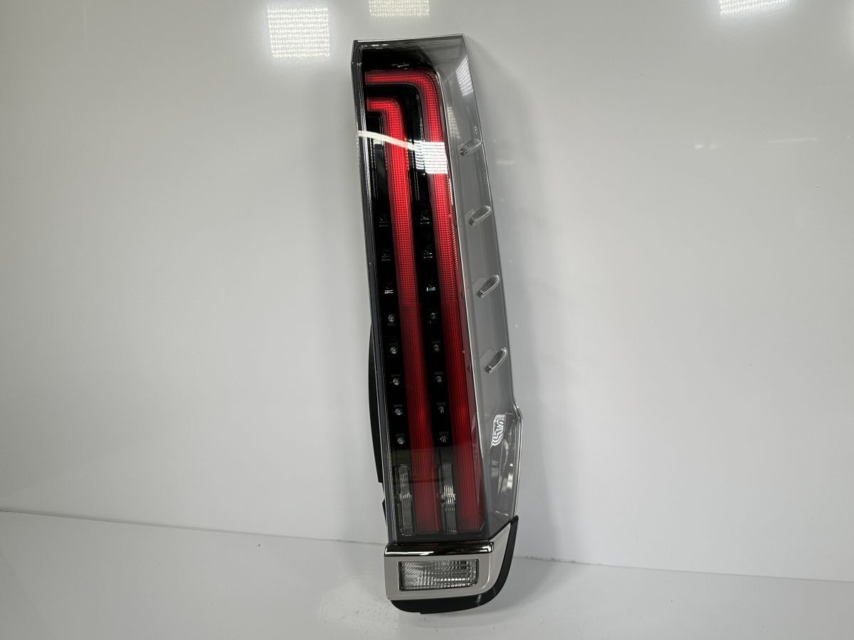 破損キズなし ノア エスクァイア ZRR80G ZWR80G ZRR80W ZWR80W 後期 純正 右テールランプ LED RH 81551-28691 28-242 NR 管理30899