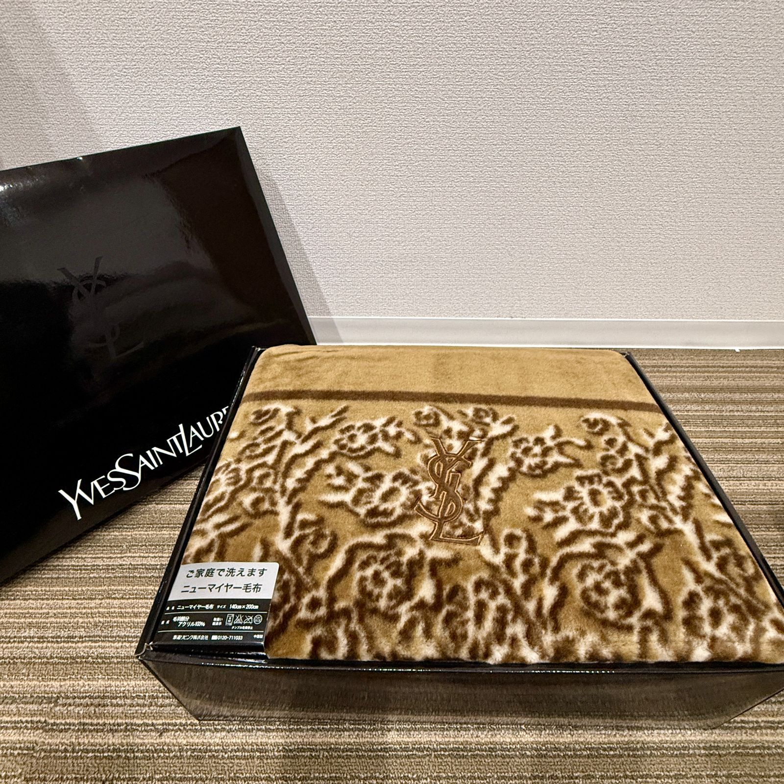 イヴ・サンローランYSLロゴ総柄アクリルニューマイヤー毛布毛布布団