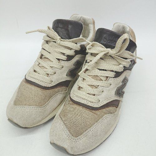 New Balance ベージュ ジャケット Mサイズ New Balance（ニューバランス）スニーカー ベージュ サイズ:28.5
