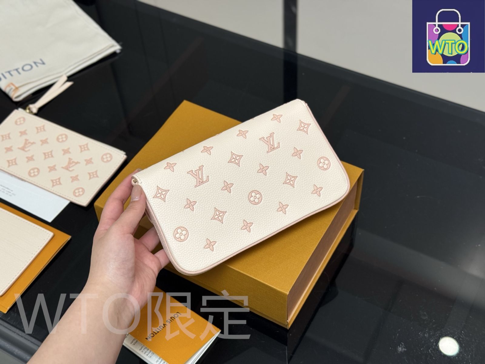 ルイヴィトン【8.9まで3万円‼︎】コメントまで！ 本日限定特価】ルイ?ヴィトン バイフォールドウォレット 19×10cm