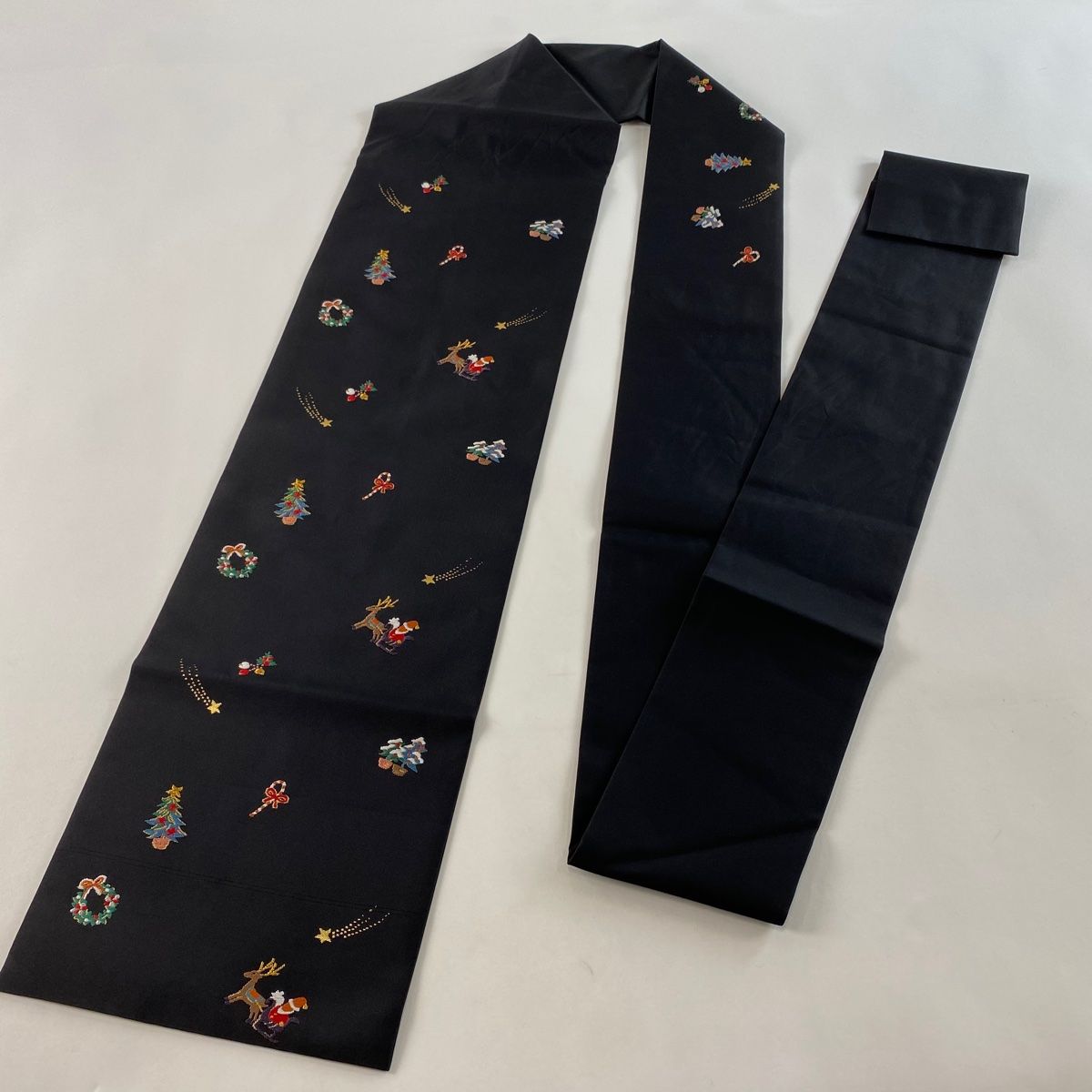名古屋帯 逸品 クリスマス柄 サンタとトナカイ 金銀糸 箔 黒 正絹