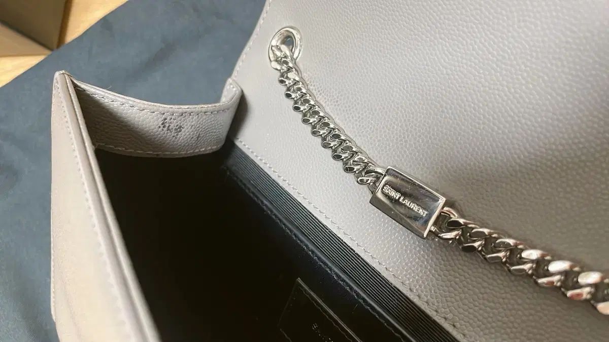 正規品 Saint Laurent(サンローラン) ケイトバッグ Sサイズ (グレー&シルバー)