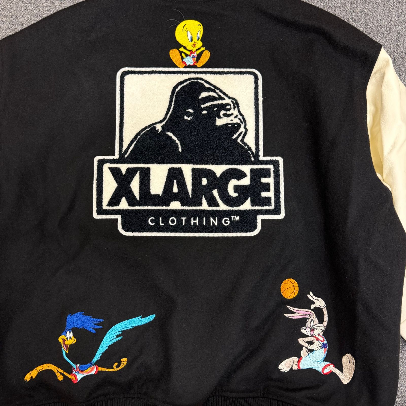 XLARGE OG VARSITY JACKET SPACE JAM コラボ スペースジャム ワッペン 中綿 スタジャン エクストララージ XL  66948A2 - メルカリ