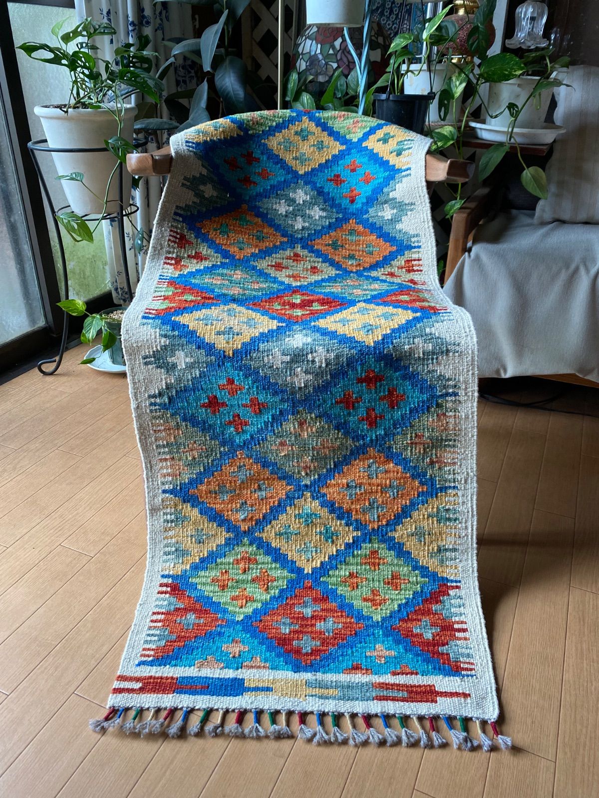 キリムのある素敵な暮らし始めませんか 手織りアフガニスタンキリムとても素敵です ちょっとしたスペースに 一枚でお部屋がランクアップ