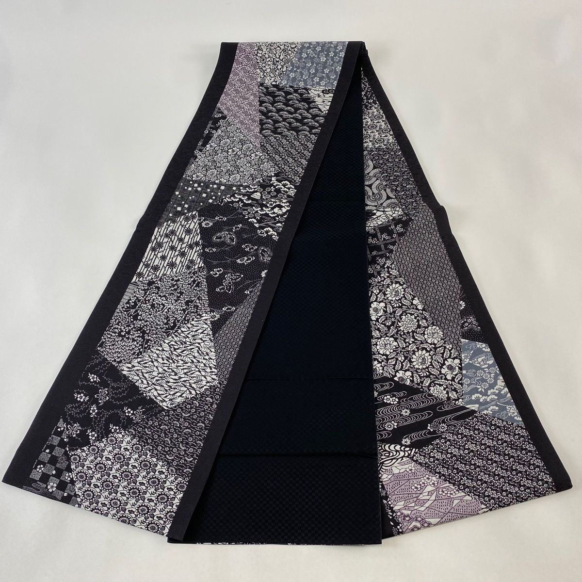 袋帯 美品 秀品 草花 花唐草 黒 お太鼓柄 正絹 【中古】 - メルカリ