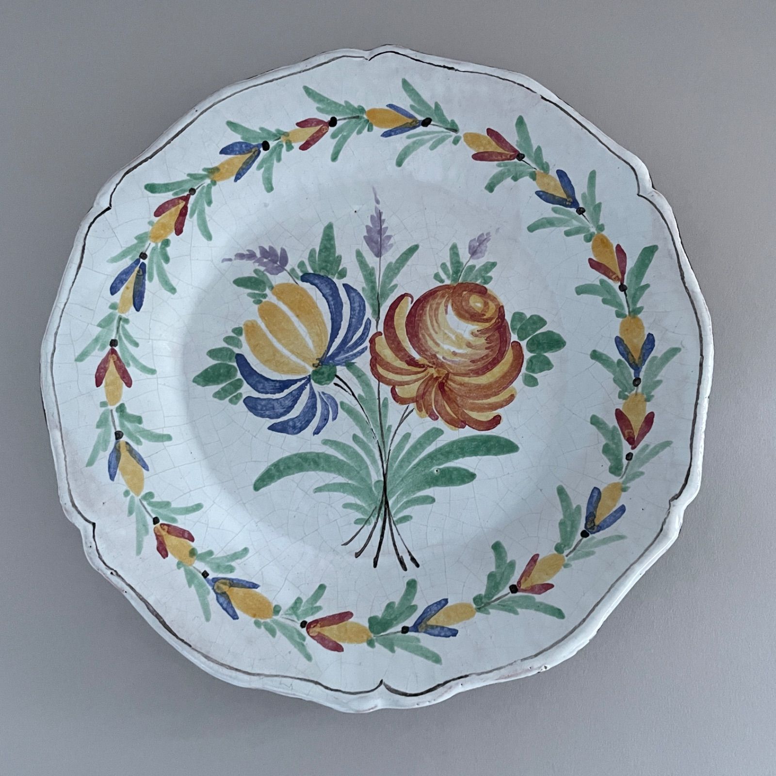 ショップ Cul noir faïence de Nevers polychrome à décors de fleurs