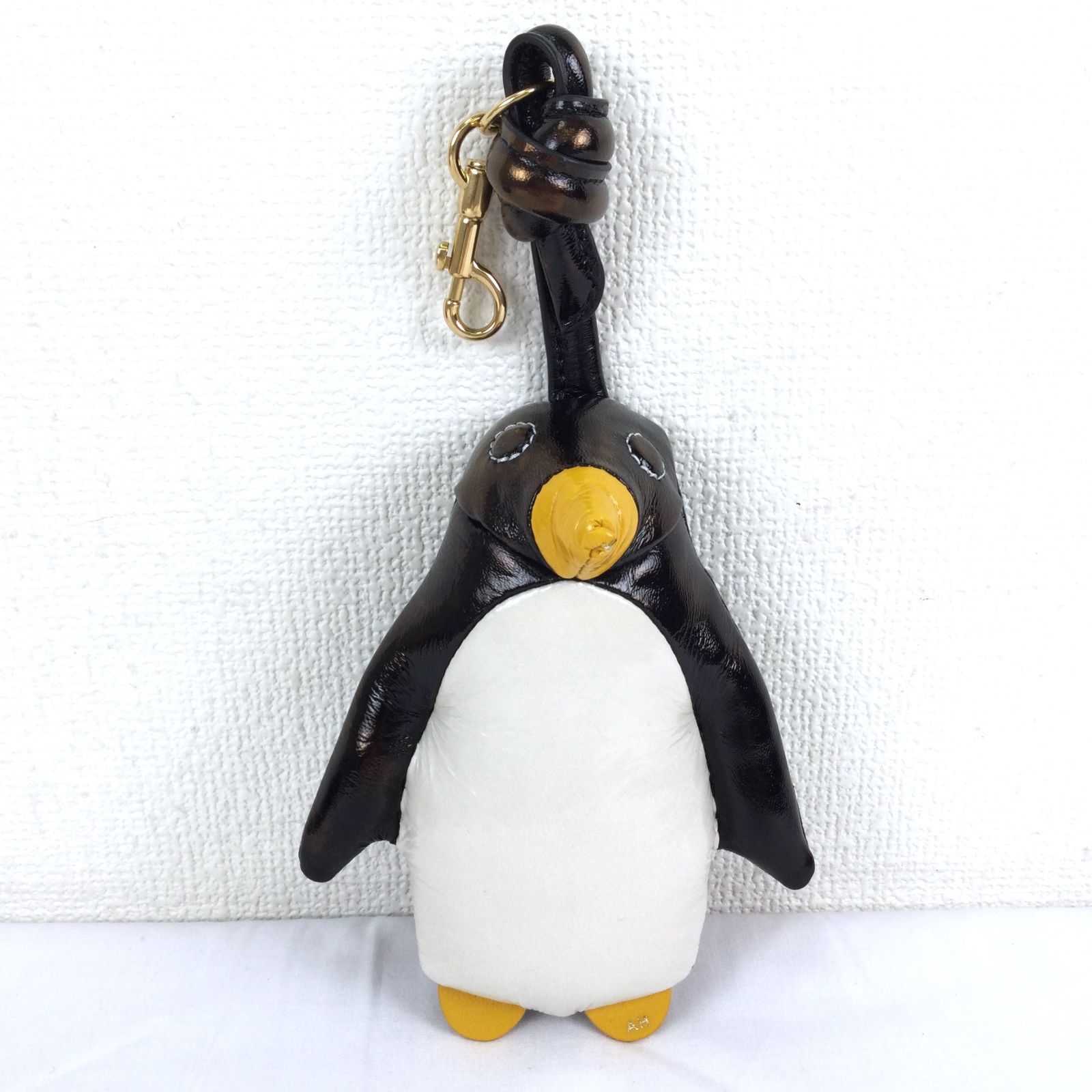ANYA HINDMARCH　ペンギン　チャーム　レザー ANYA HINDMARCH ペンギン チャーム レザー ANYA HINDMARCH ペンギン