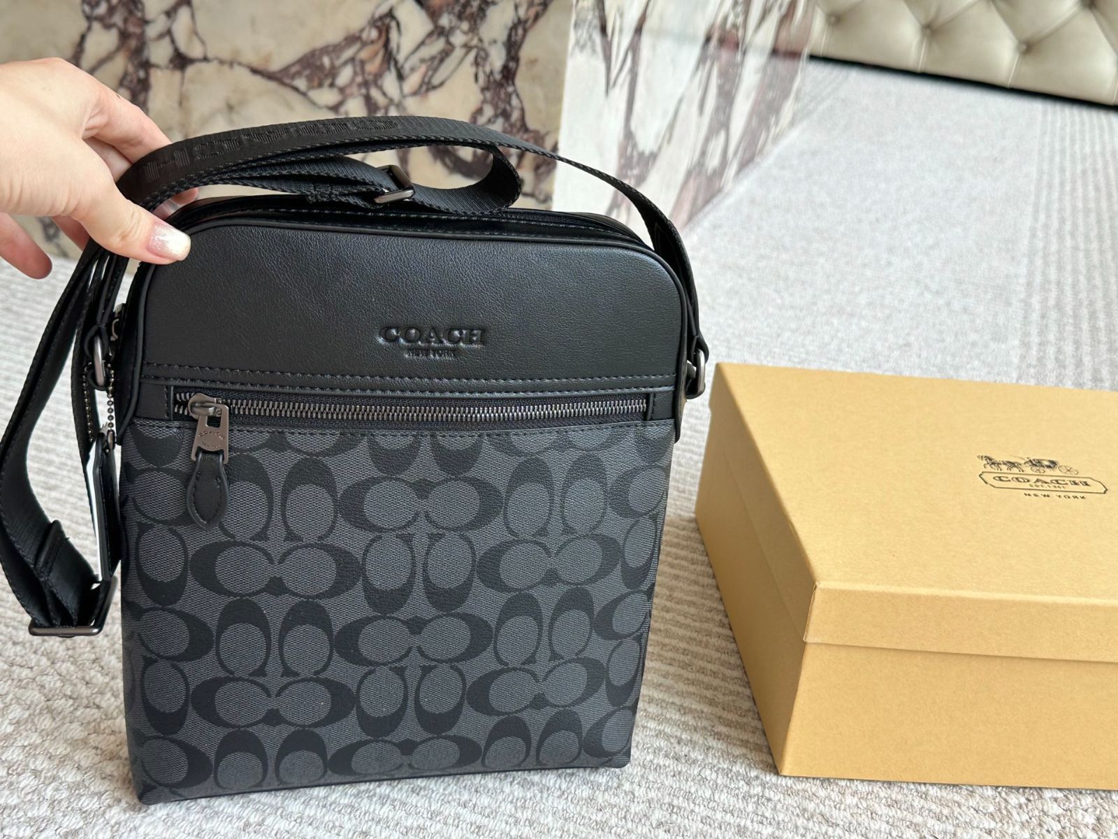 今日 Coach s New Black Camera Bag クーチ ニューブラック カメラバッグ